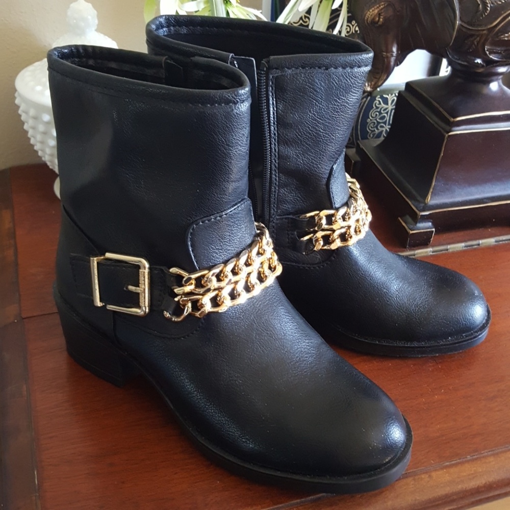 NWOT Sam & Libby Chain Accent Boots